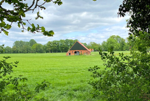 Doorkijk oude boerderij